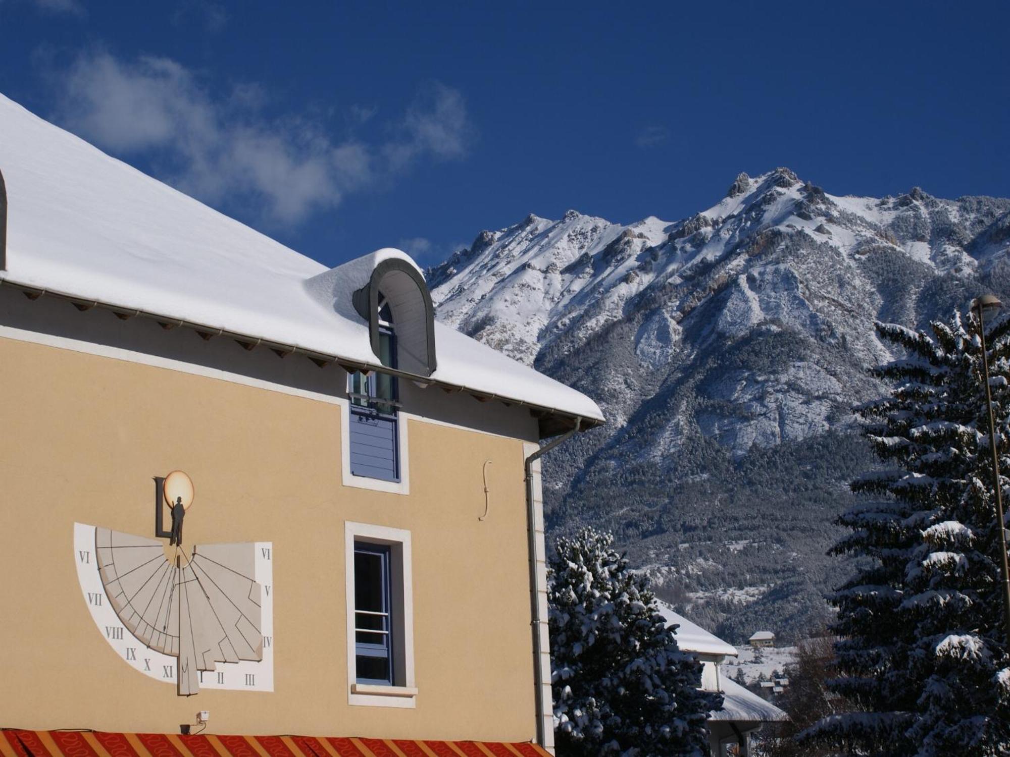 Hotel De La Gare Eygliers Exterior foto